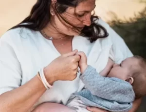 Séance photo allaitement bébé