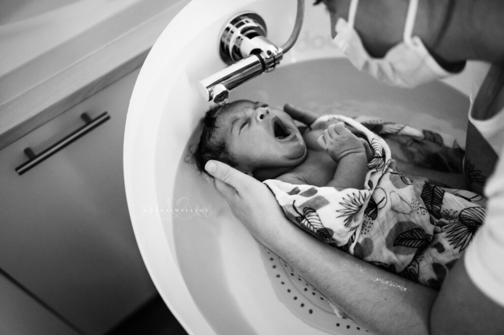 Photo nouveau-né bain