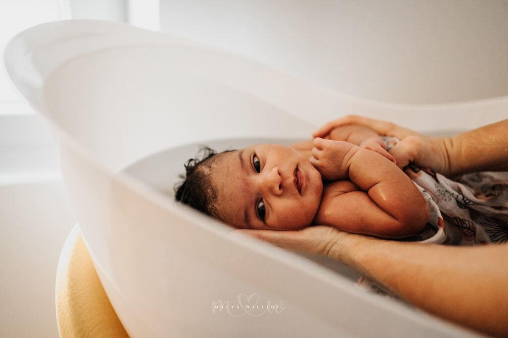 Séance photo nouveau-né bain